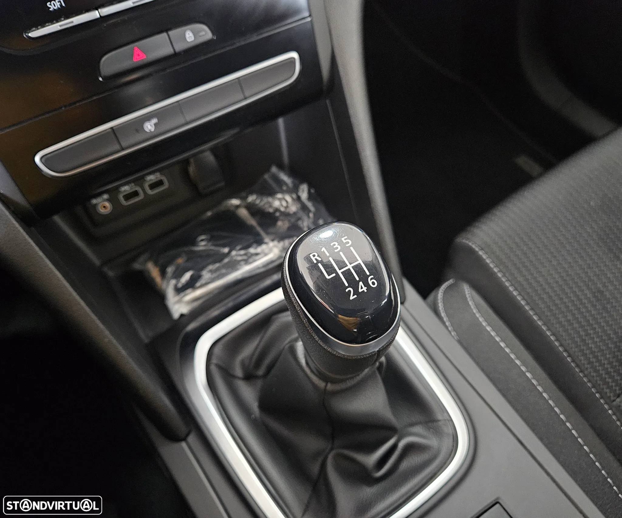 Renault Mégane Sport Tourer TCe 115 GPF ZEN - 33