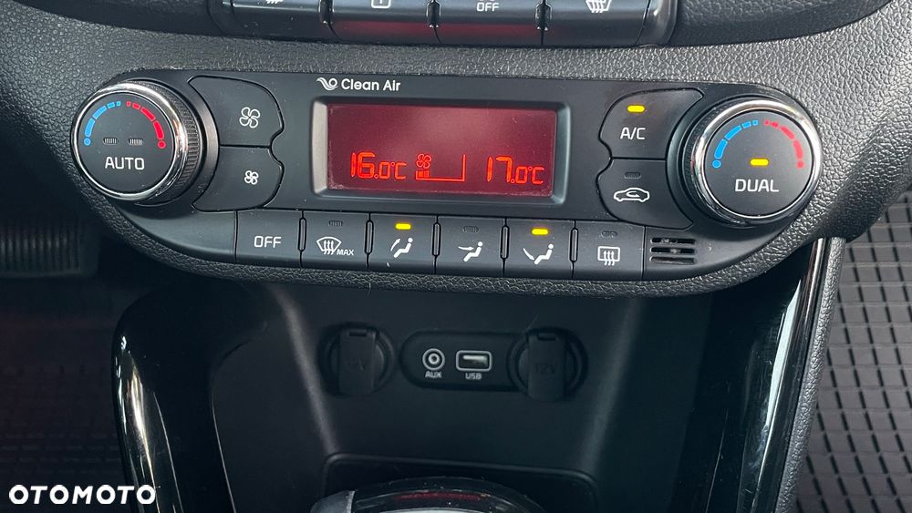 Kia Ceed - 32
