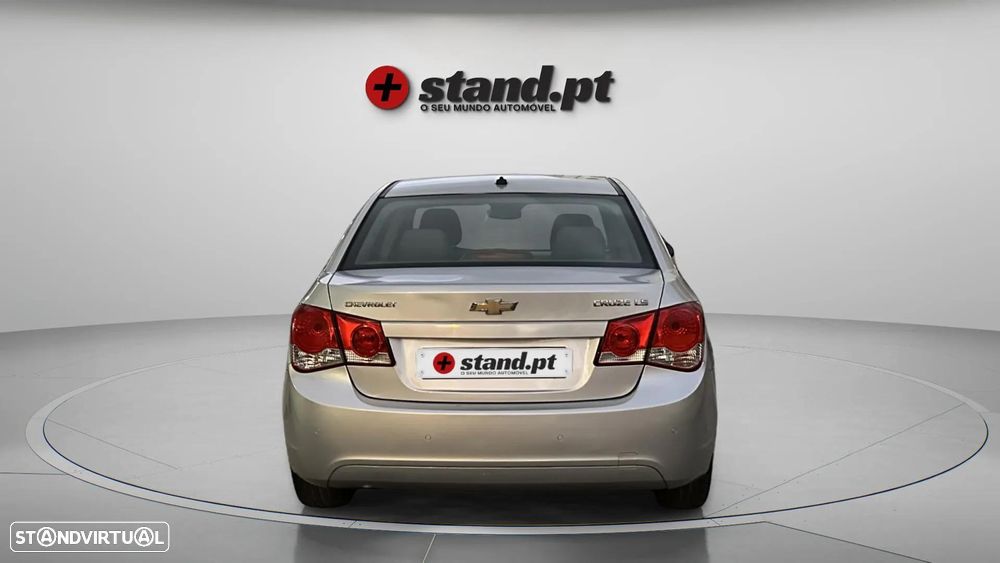 Chevrolet Cruze 1.6 LS - 6
