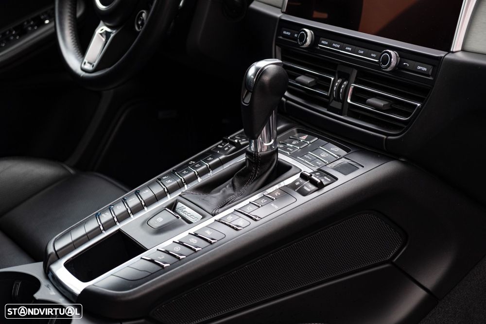 Porsche Macan Turbo - 40