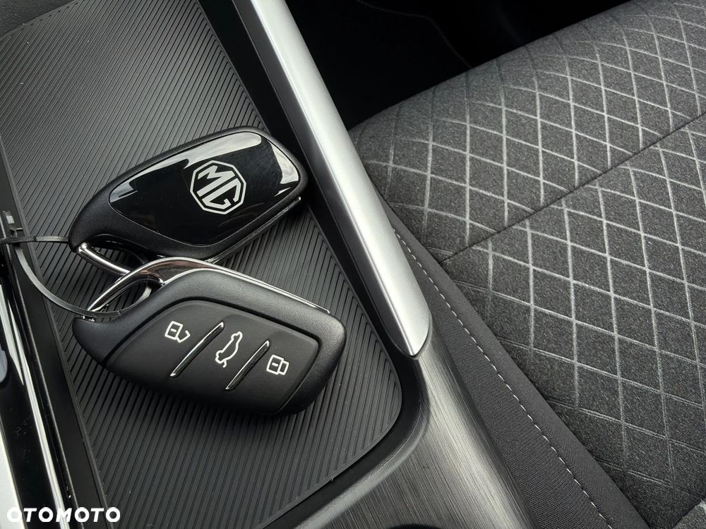 MG ZS Hybrid+ - 23