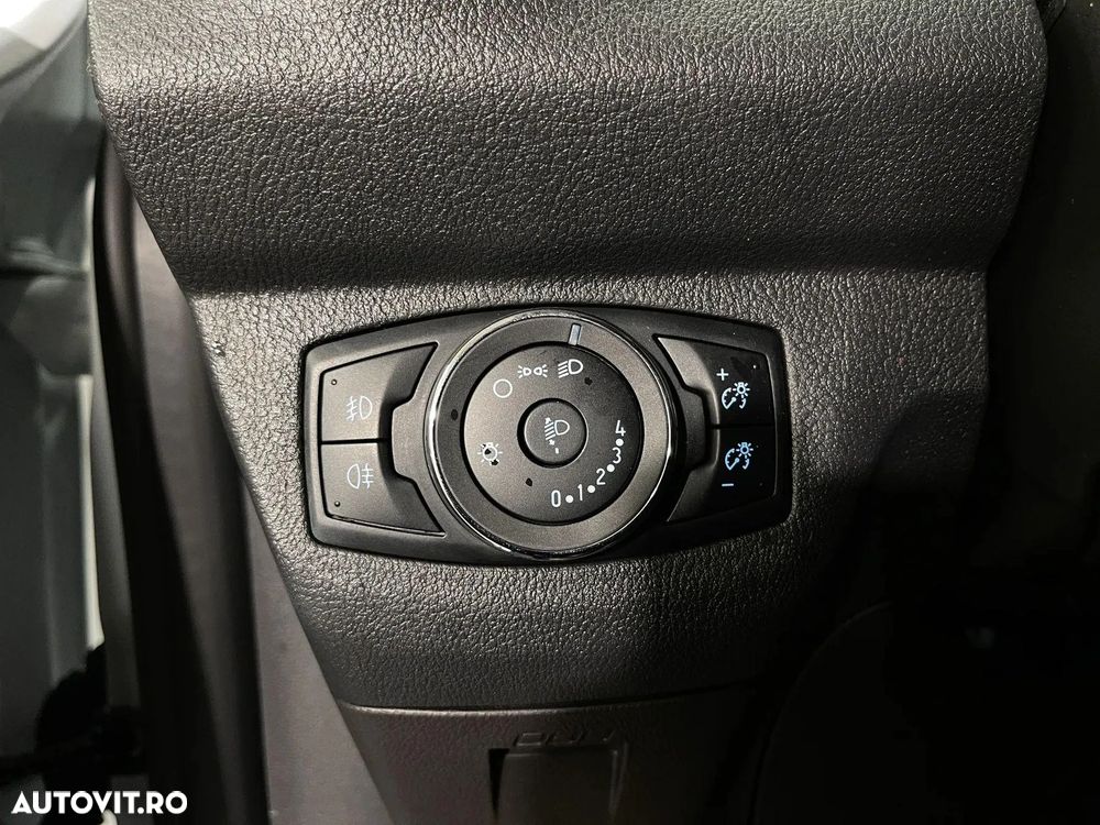 Ford Transit Courier - 12