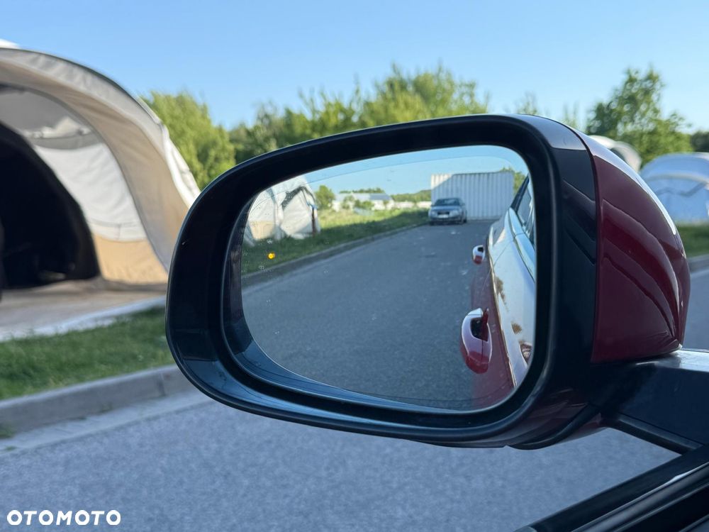 Jaguar XE 2.0 D180 R-Dynamic SE - 29