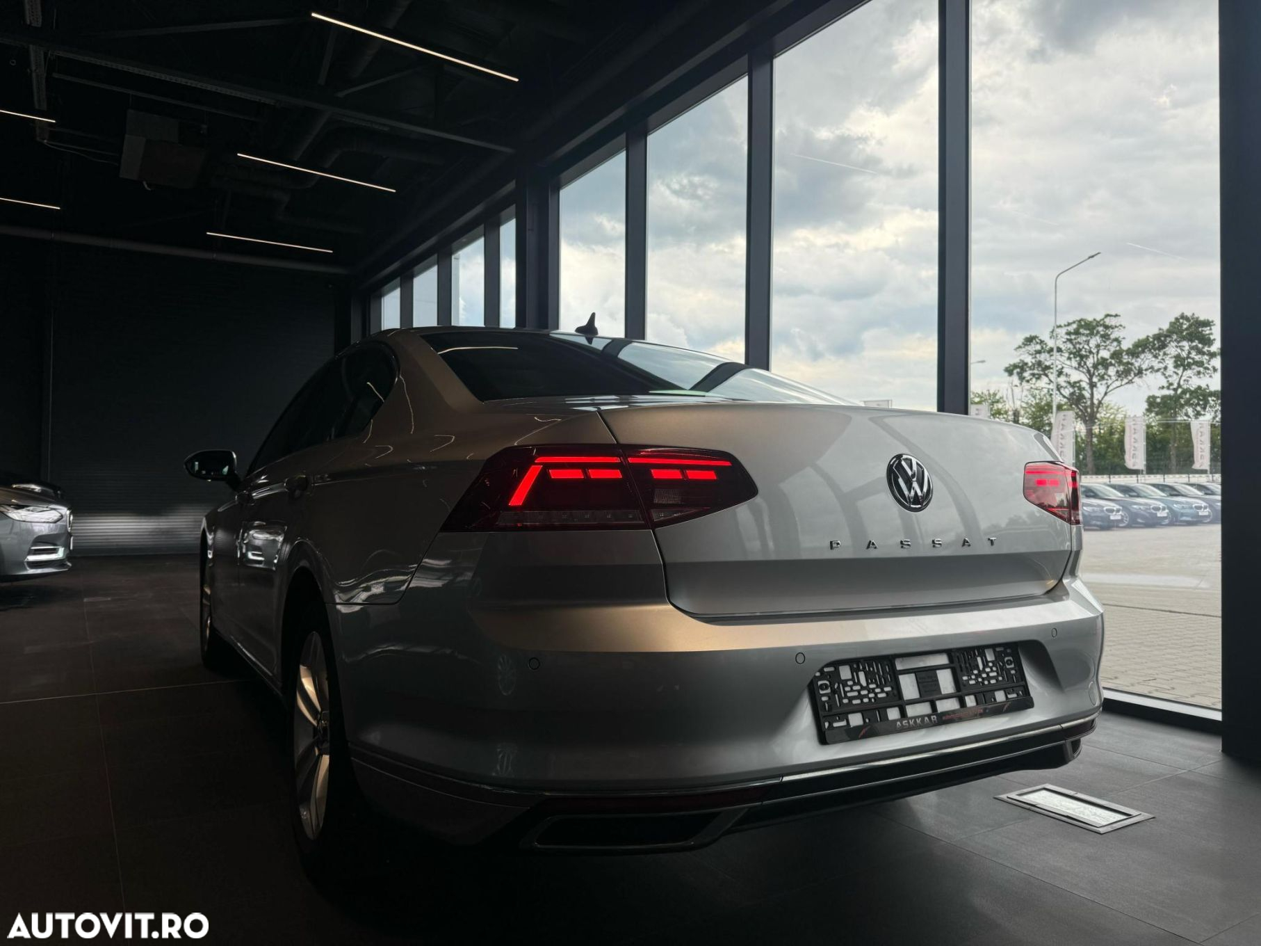 Volkswagen Passat 2.0 TDI DSG Highline - 39