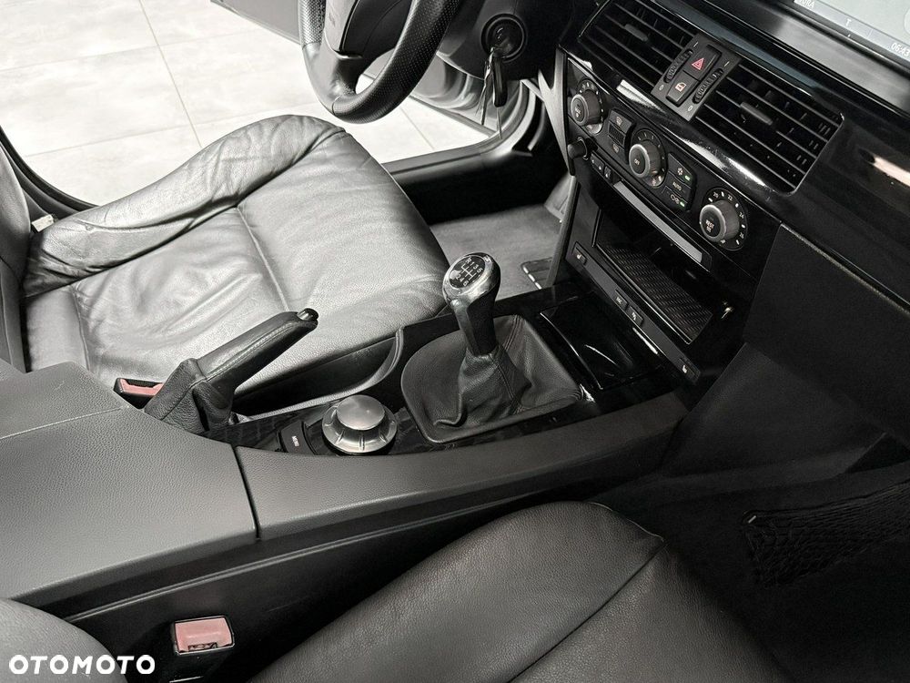 BMW Seria 5 520i - 13