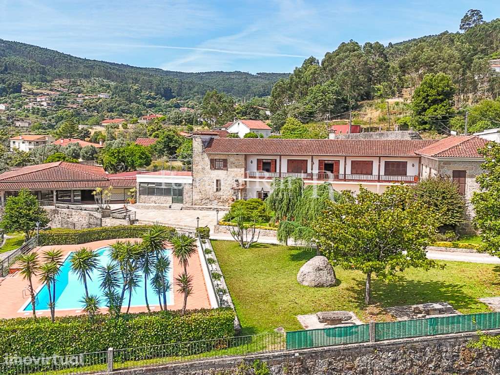 Propriedade histórica com 11.000 m² de terreno - Grande imagem: 2/46