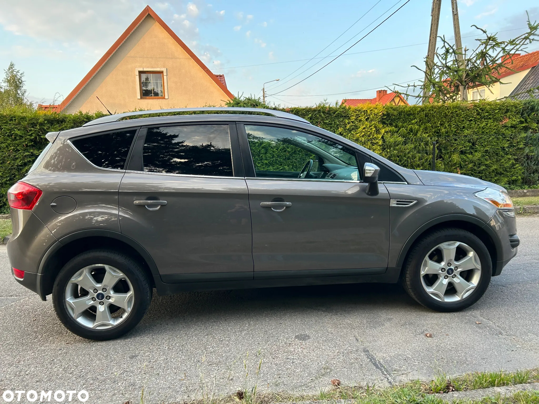 Ford Kuga 2.0 TDCi 2x4 Titanium - 4