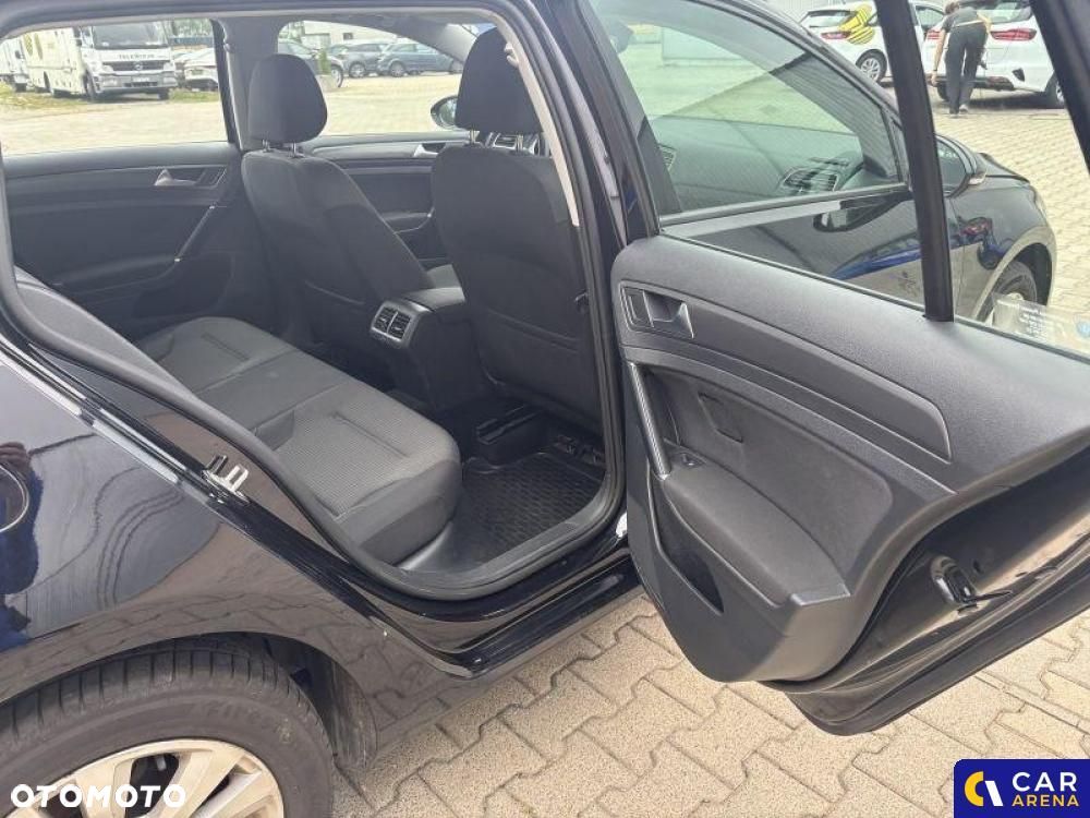 Volkswagen Golf - 22