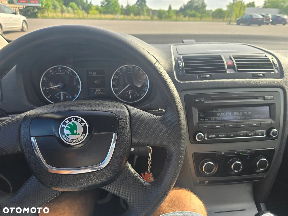 Skoda Octavia 1.6 Ambiente - 12
