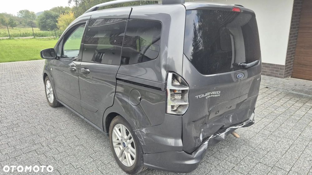 Ford Tourneo Courier 1.0 EcoBoost Ambiente - 4
