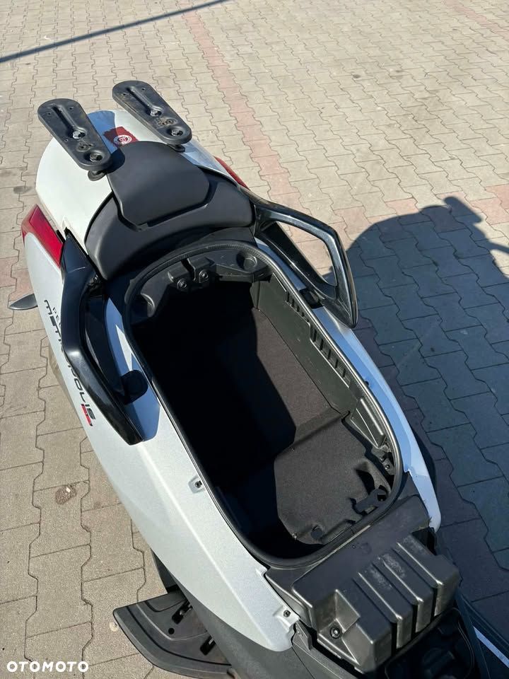 Peugeot Metropolis - 9