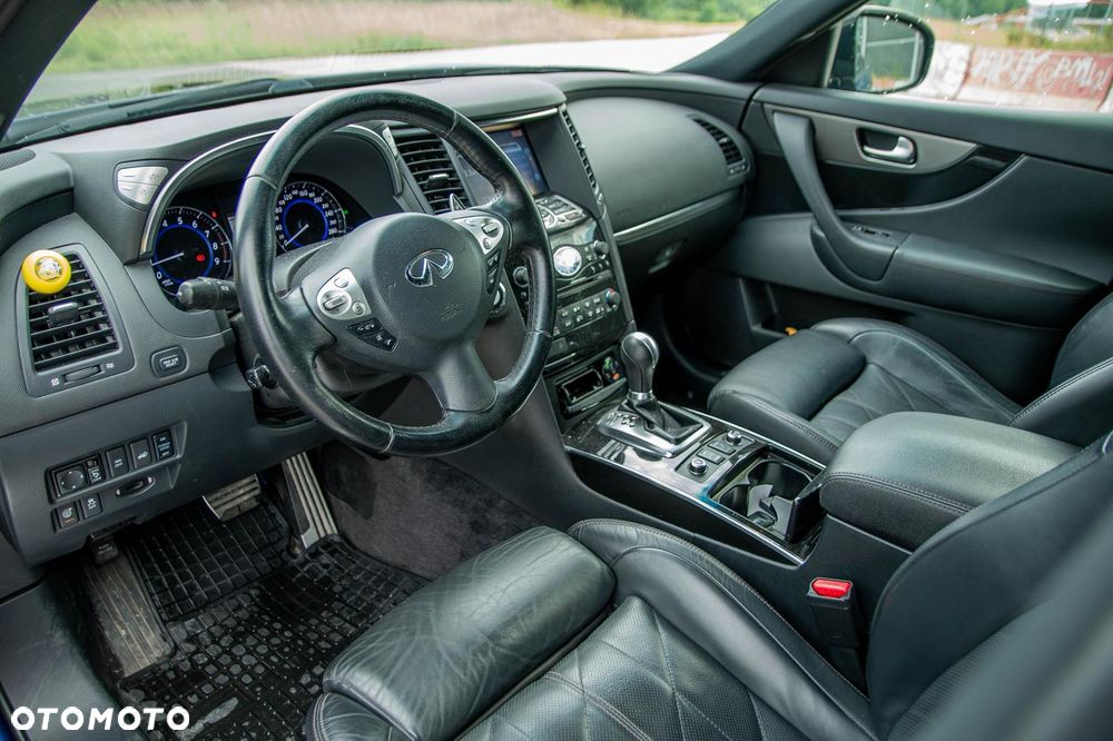 Infiniti QX70 - 11