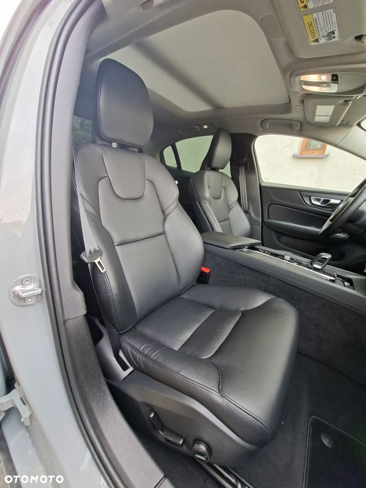 Volvo S60 B5 B AWD Plus Dark - 19
