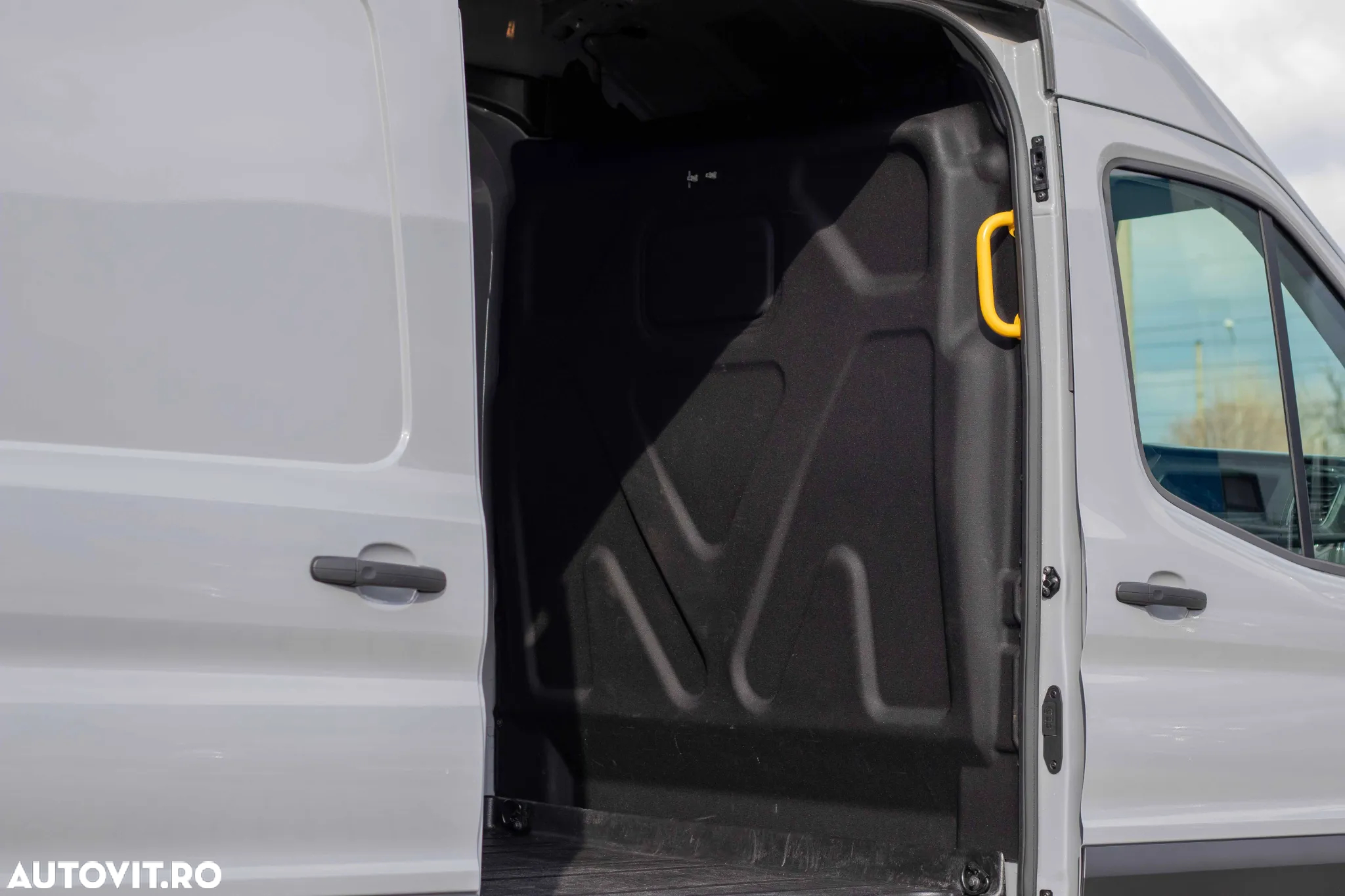 Ford E-Transit - 13