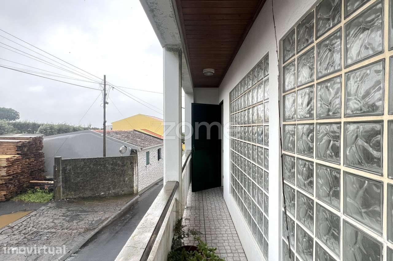 Moradia T4, Armazém e Escritório em Terreno de 2020 m² – Rabo de Pe... - Grande imagem: 3/28