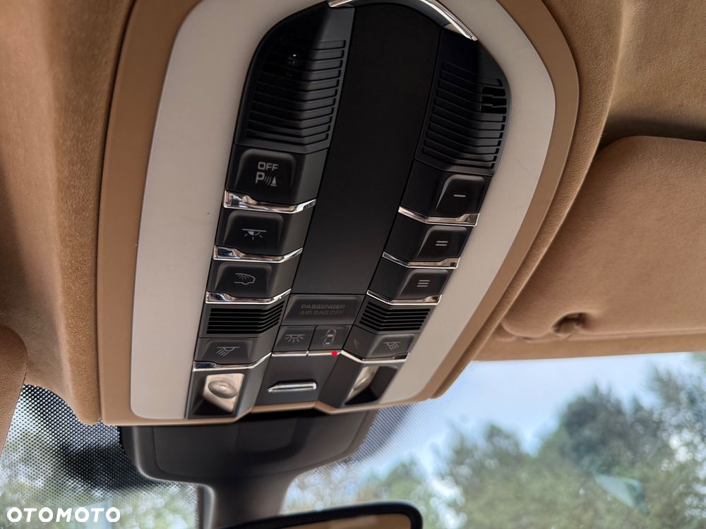 Porsche Cayenne Platinum Edition - 23