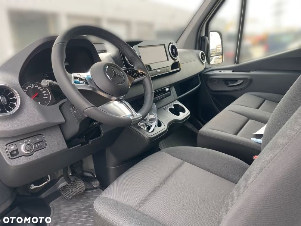 Mercedes-Benz Sprinter - 11