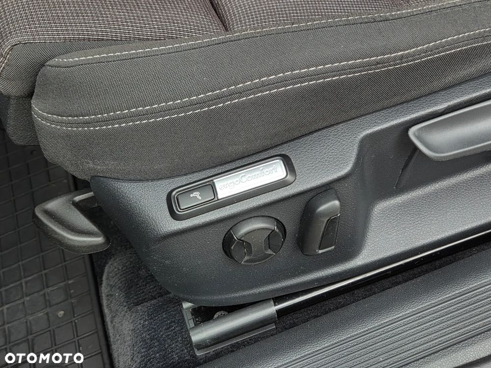 Volkswagen Passat 2.0 TDI SCR DSG Comfortline - 37