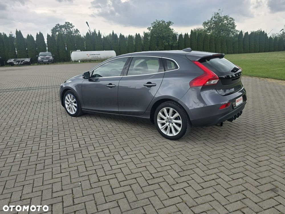 Volvo V40 - 25