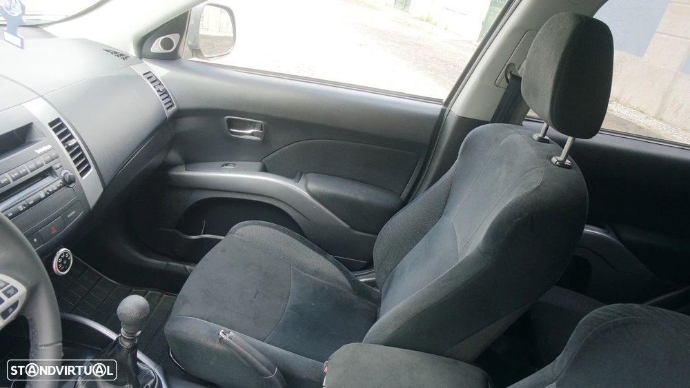 Mitsubishi Outlander 2.0 DI-D Intense 4WD - 14