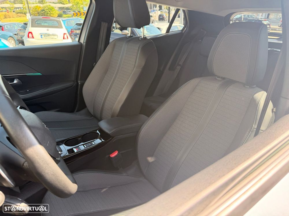 Peugeot 2008 1.2 PureTech Allure EAT8 - 37