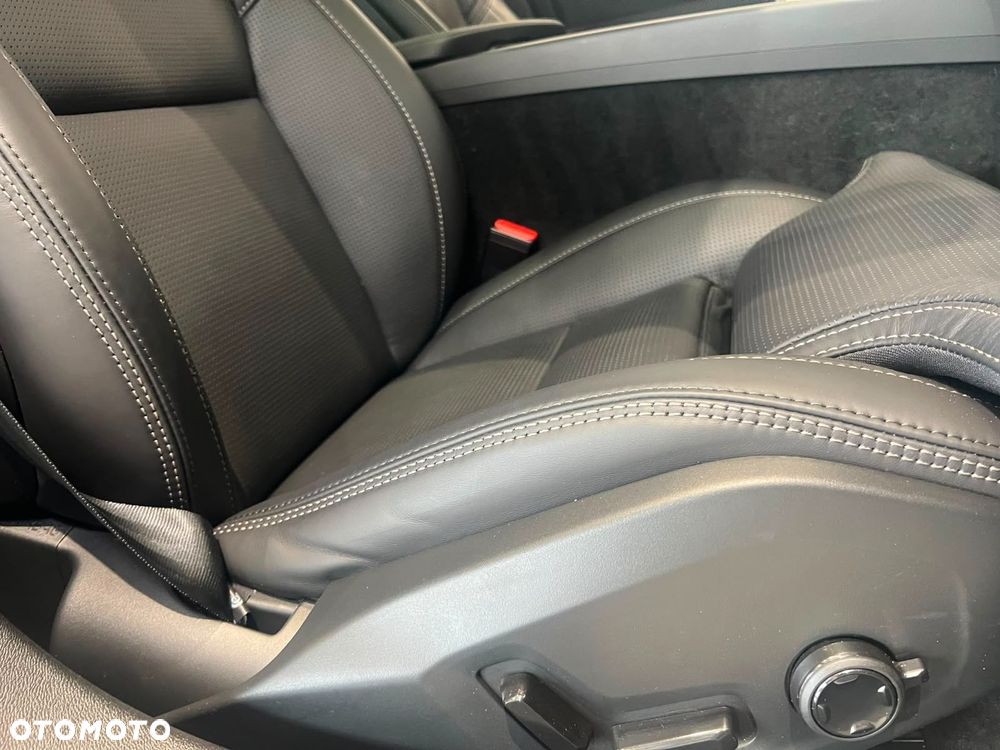 Volvo V60 B4 B Ultimate Dark - 26