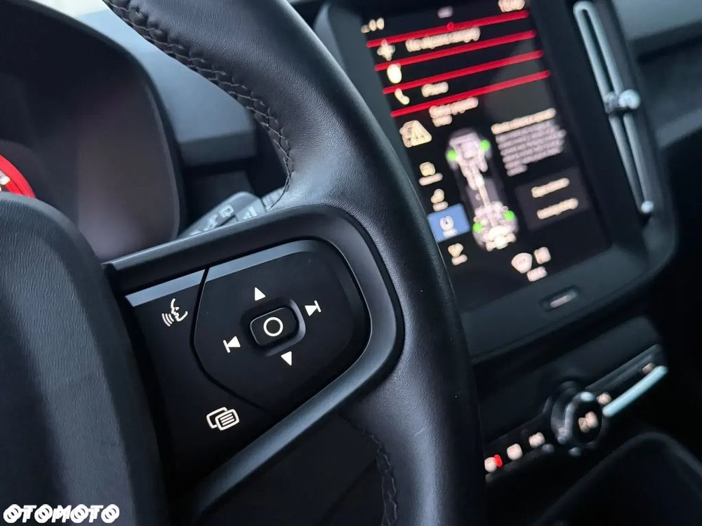 Volvo XC 40 T2 Plus Dark - 19