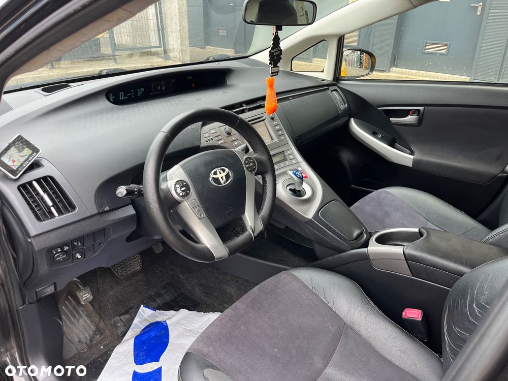 Toyota Prius 1.8 HSD Active - 29