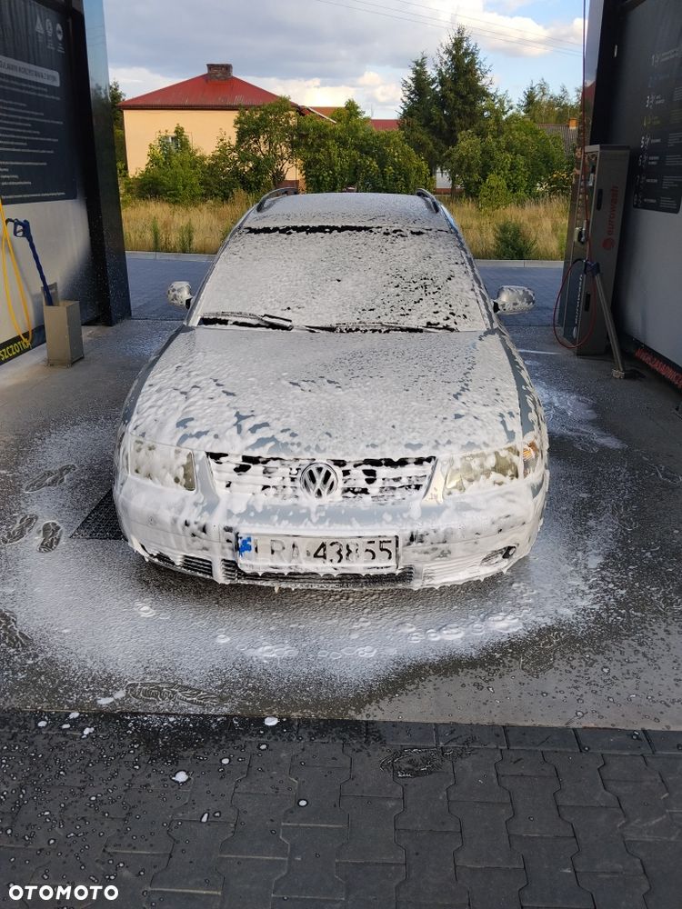 Volkswagen Passat - 1