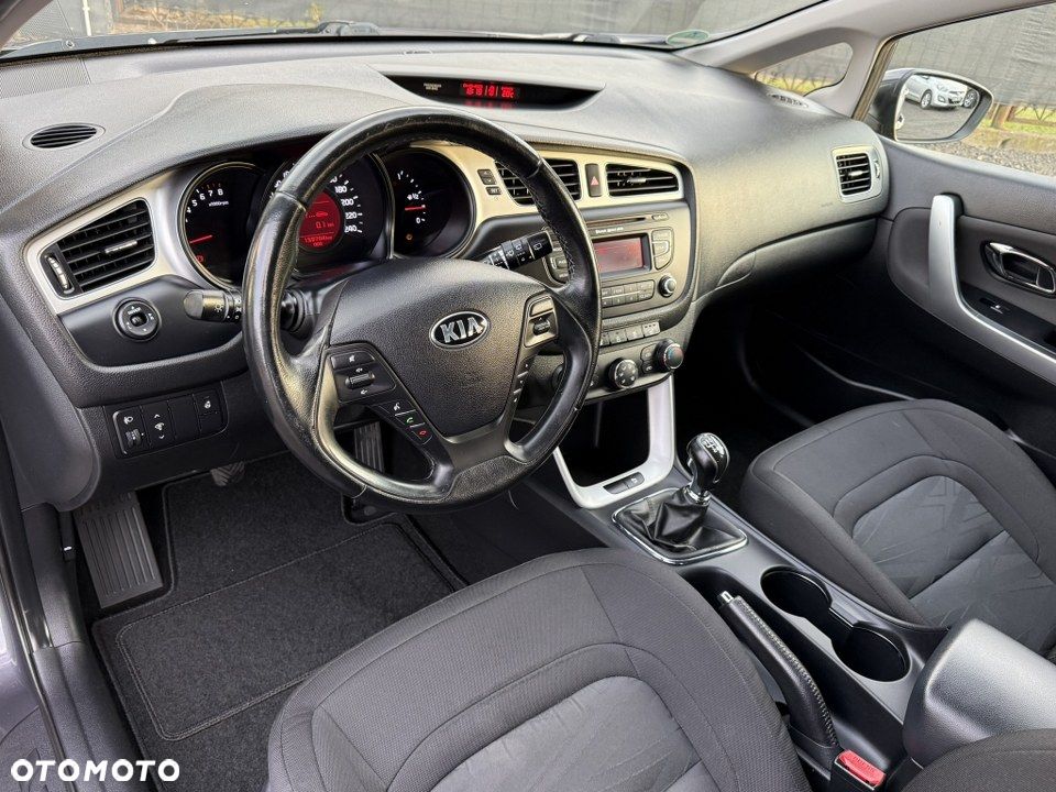 Kia Ceed 1.6 GDI Dream Team Edition - 16
