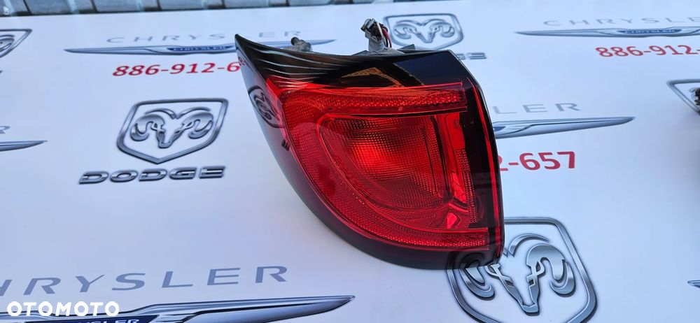 Chrysler Pacifica 2016- Lampa tył prawy Lampa tylna prawa P68229028AA Lampa tył lewy Lampa tylna lewa P68229029AA IDEALNE Żarówki W21/5W ZWYKŁE LAMPY - 3