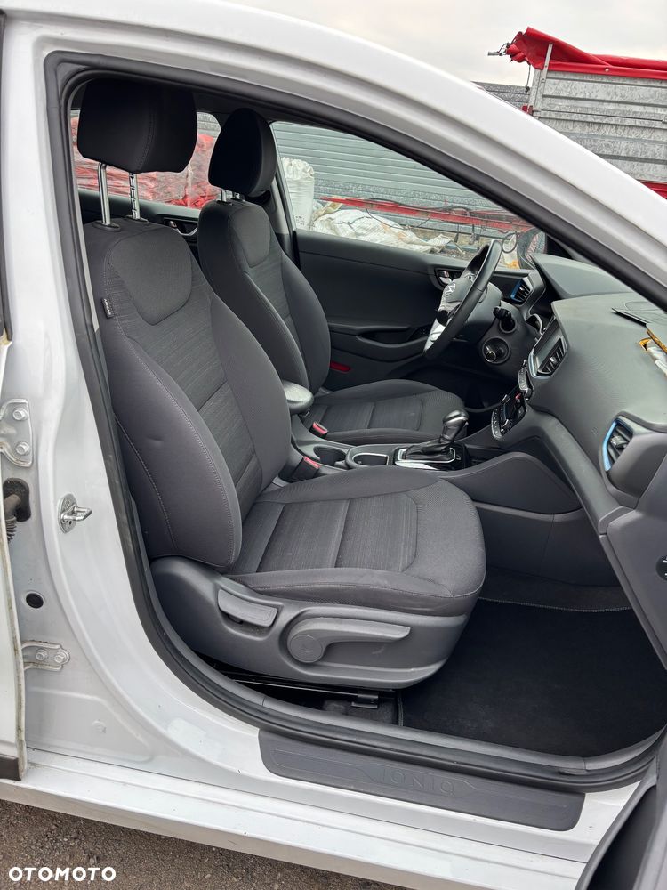 Hyundai IONIQ - 17