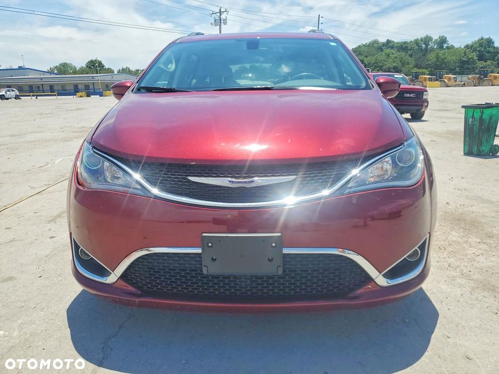 Chrysler Pacifica - 2