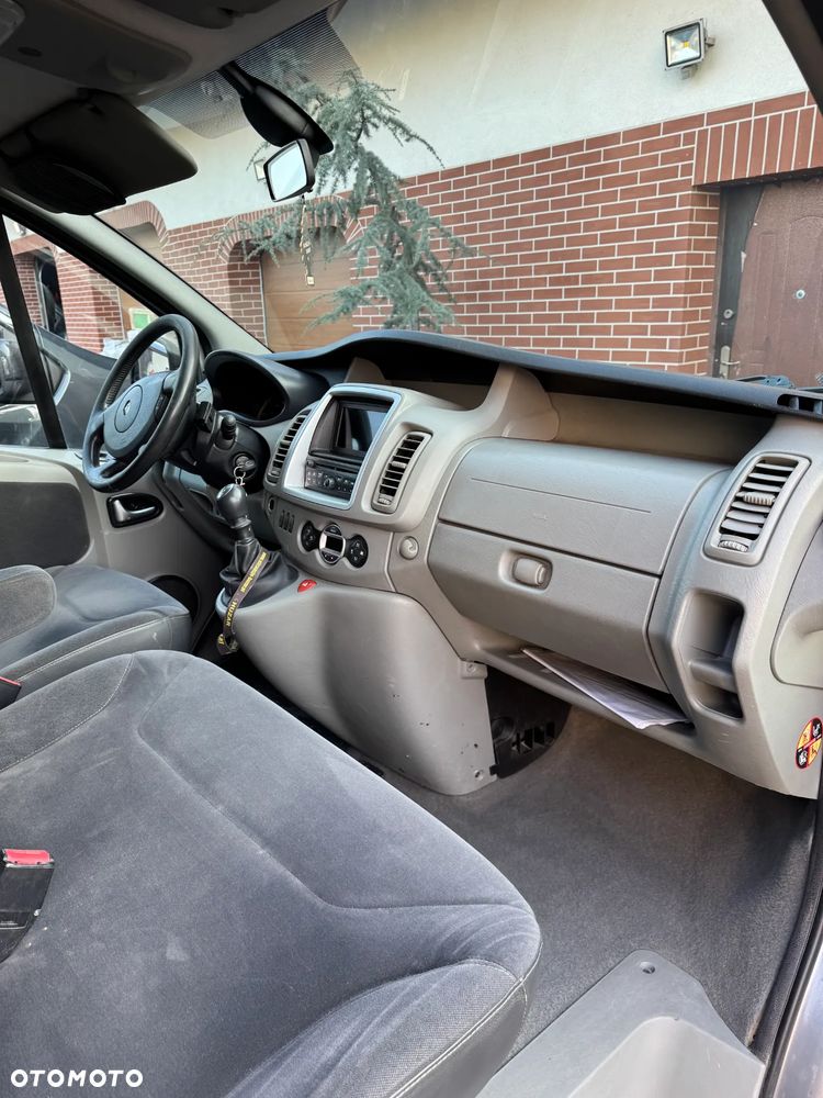 Renault Trafic Grand Passenger Black Edition - 6