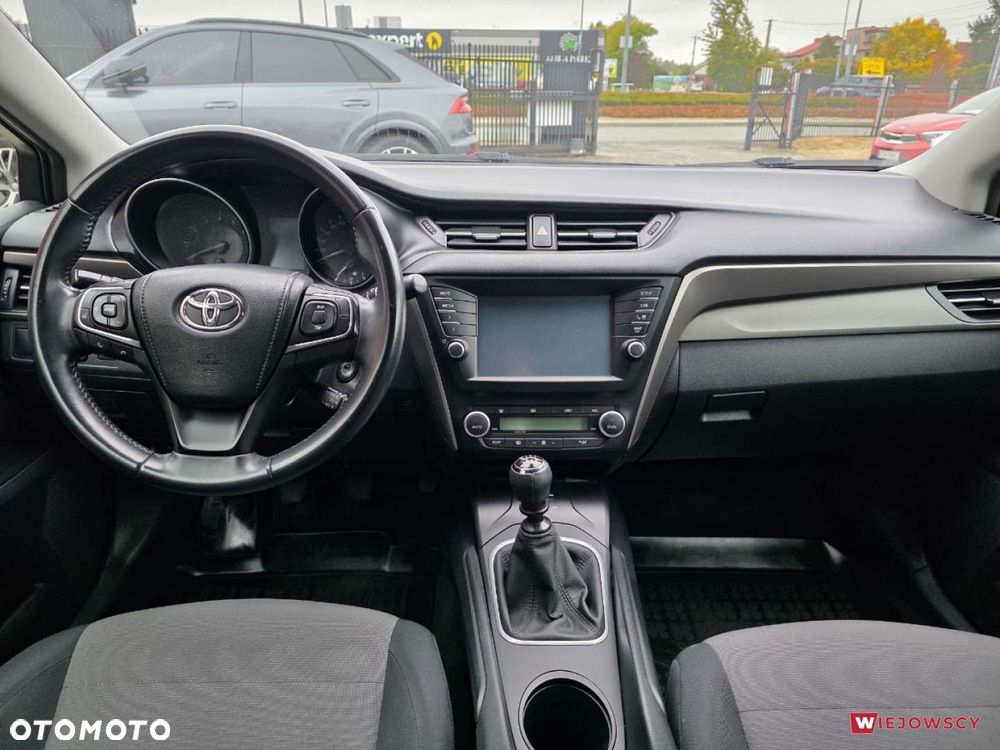 Toyota Avensis - 18
