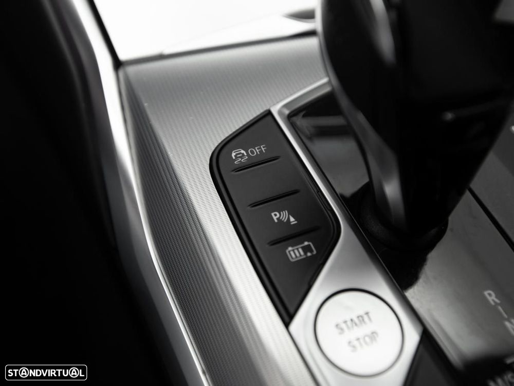 BMW 330 e Pack Desportivo M Auto - 25