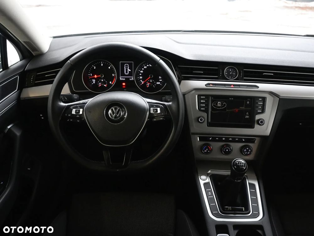 Volkswagen Passat 1.6 TDI (BlueMotion Technology) Comfortline - 8