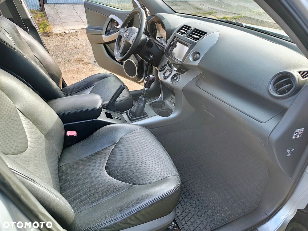 Toyota RAV4 2.2 D-4D Premium - 10