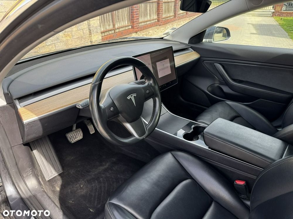 Tesla Model 3 - 5