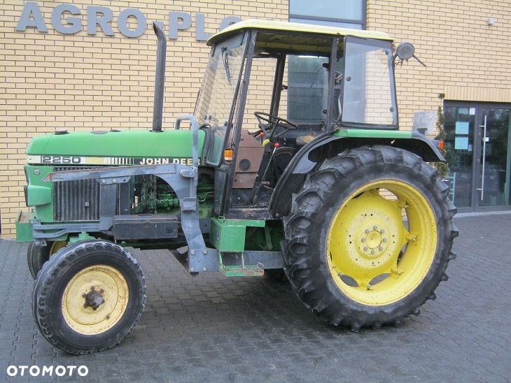 John Deere 2250 - 3
