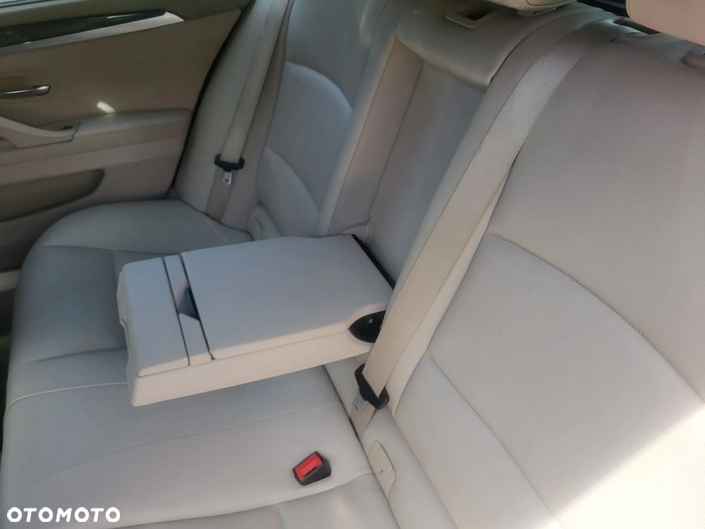 BMW Seria 5 525d - 26