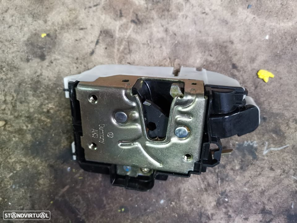 VW GOLF 3 / III FECHADURA FRENTE DIREITA  F086 - 2