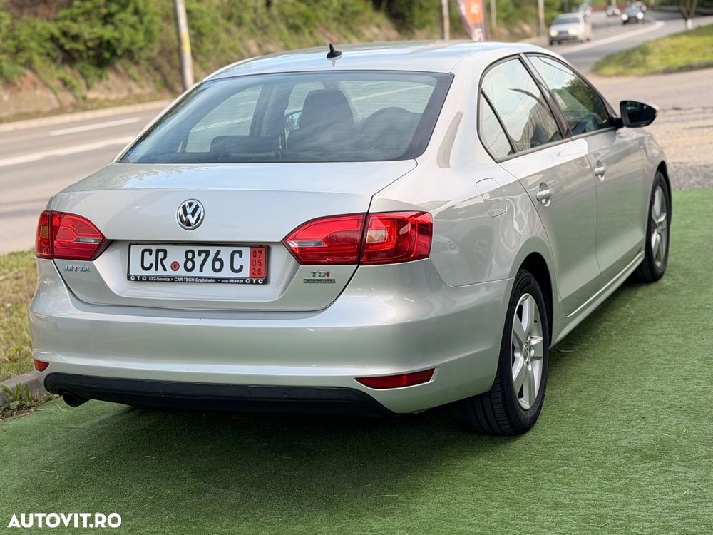 Volkswagen Jetta 1.6 TDI Blue Motion Technology Life - 9