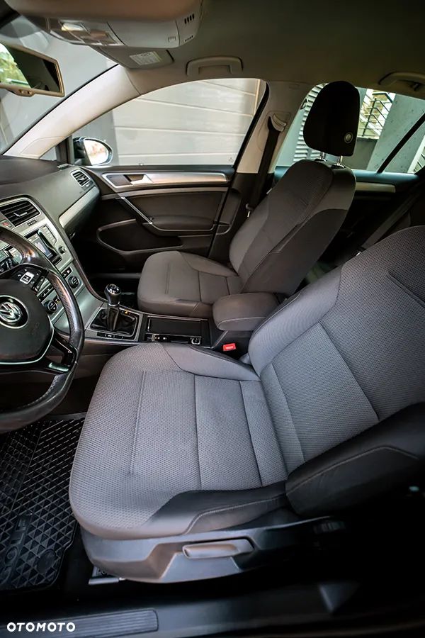 Volkswagen Golf - 34