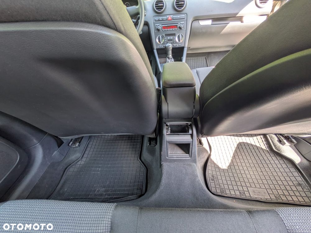Audi A3 Sportback 1.6 FSI Ambiente - 18