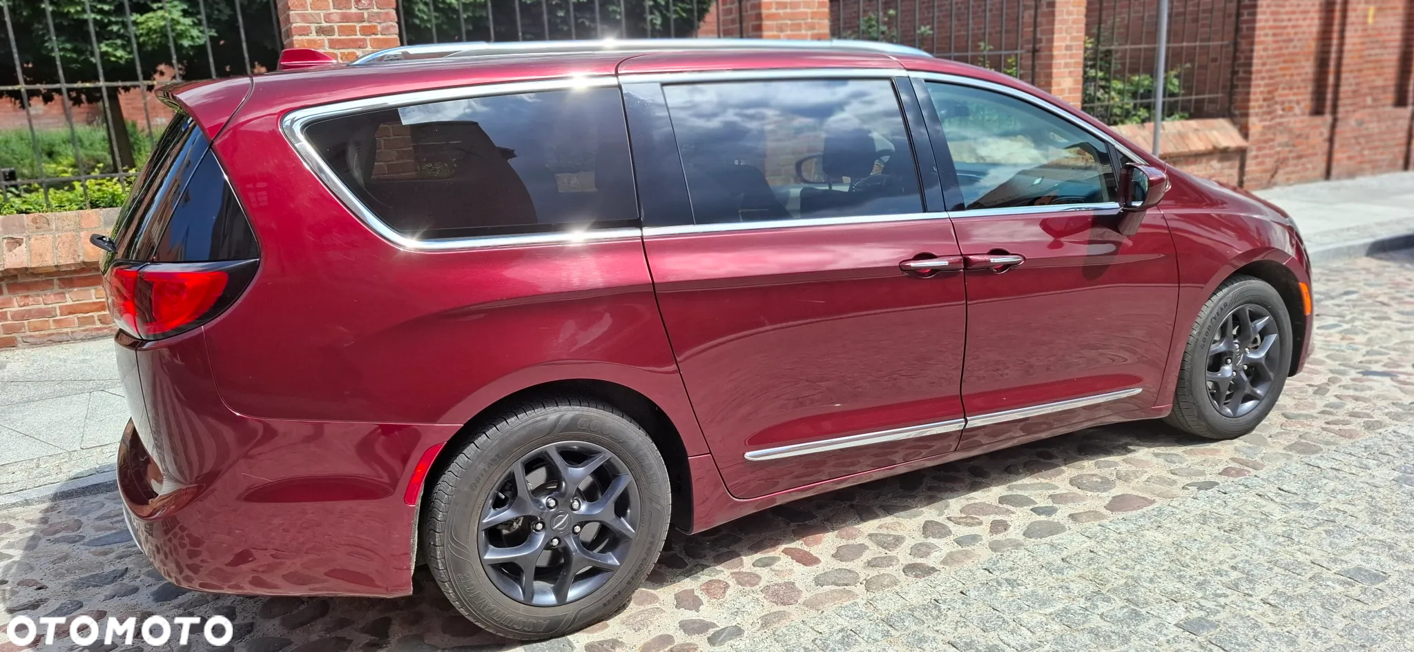 Chrysler Pacifica - 5