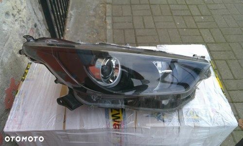 TOYOTA YARIS IV 4 SOCZEWKA PRAWA PRZEDNIA LAMPA ORYGINAŁ - 1