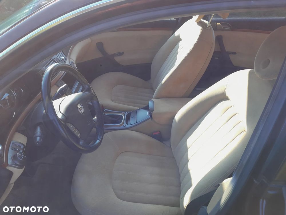 Lancia Thesis 2.0 T 20v Executive - 8