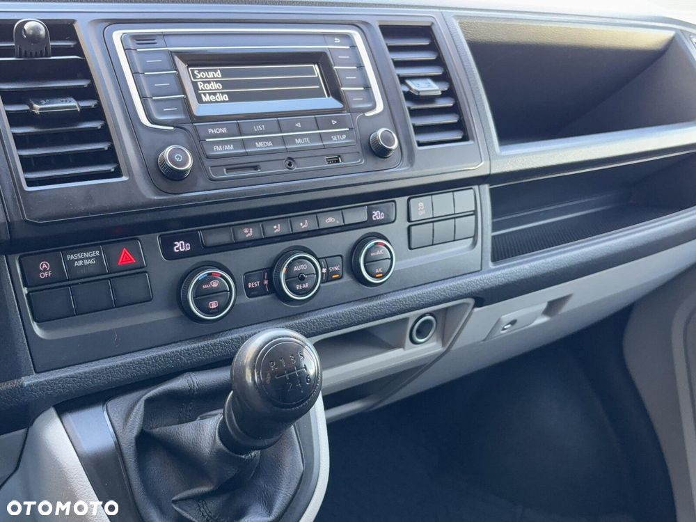 Volkswagen Caravelle - 13