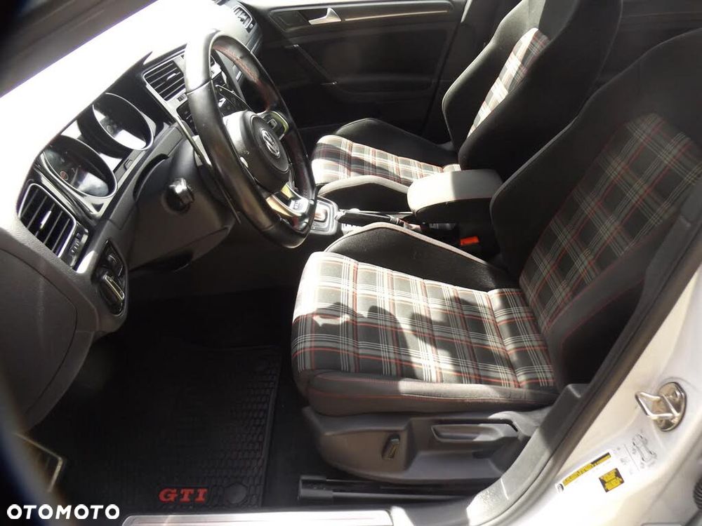 Volkswagen Golf - 15